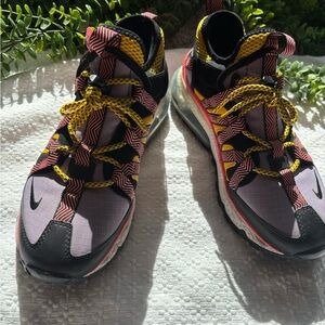 2018
Air Max 270 Bowfin 'Atomic Violet'